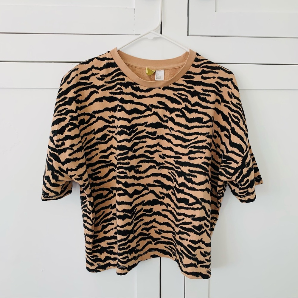 Divided Tiger Print Beige/Black Top Size Small